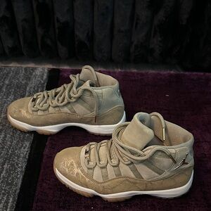 Women’s Air Jordan 11 retro size 9